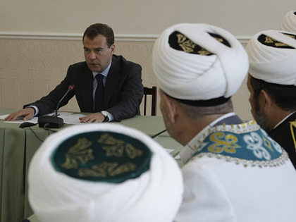 Медведев не против идеи о "мусульманском кадровом резерве", но считает, что лучше создавать республиканские и федеральный резервы