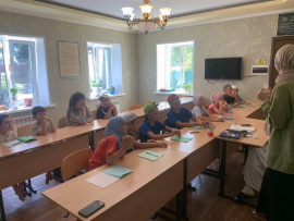 В городе Шумерля начались летние религиозные курсы для детей.