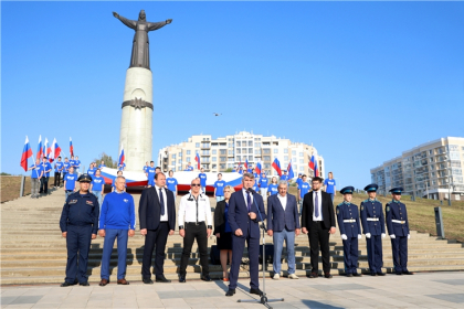 Олег Николаев: Флаг страны — в сердце каждого россиянина