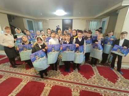 Школьники познакомились с убранством Соборной мечети города Чебоксары