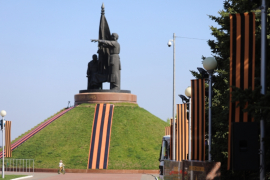 В День Победы Глава Чувашии Михаил Игнатьев возложил цветы к Вечному огню