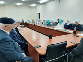 ИМАМЫ И ПРЕПОДАВАТЕЛИ СОБРАЛИСЬ ЗА КРУГЛЫМ СТОЛОМ