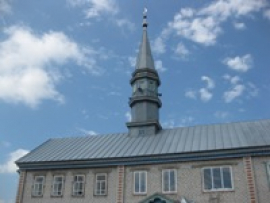 В мечети установили пластиковые окна