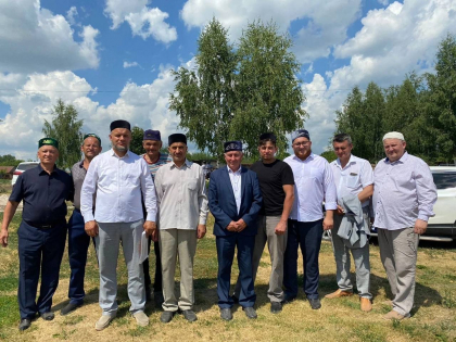 В АЛЬМЕНЕВО СОСТОЯЛАСЬ ТОРЖЕСТВЕННАЯ ЦЕРЕМОНИЯ ЗАКЛАДКИ КАМНЯ НОВОЙ МЕЧЕТИ